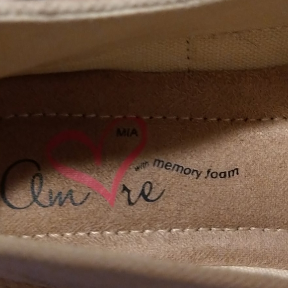 Shoes. - Picture 4 of 4